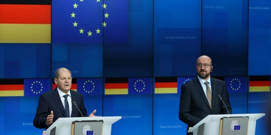 Scholz (l.) und Michel im Dezember in Brüssel