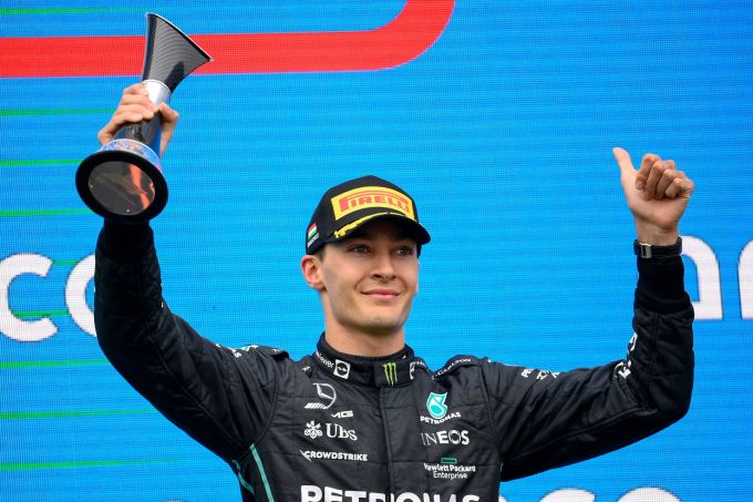 George Russell (Mercedes) feiert seinen dritten Platz beim Ungarn-GP der Formel 1. George Russell Mercedes Ungarn