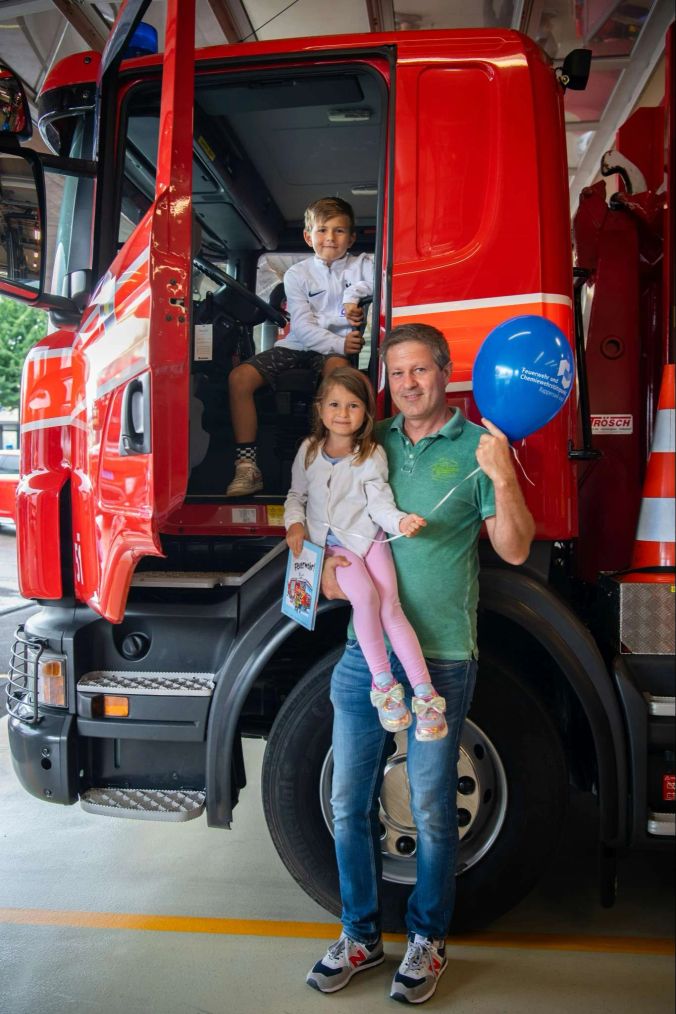 Familie Vetsch aus Jona schaut sich alles genau an.