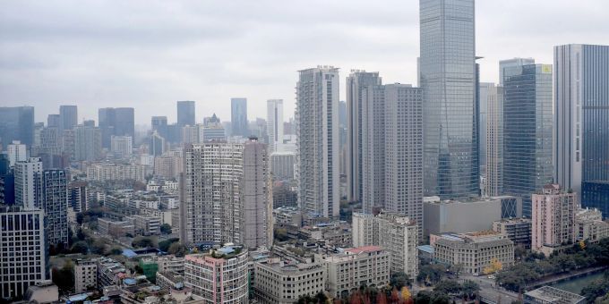 In der chinesischen Metropole Chengdu wohnen 21 Millionen Menschen. Chinesische Metropole Chengdu