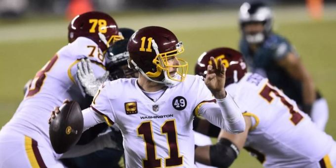 Alex Smith vom Washington Football Team in Aktion. Sein Team siegte 20:14 bei Ex-Champion Philadelphia. Foto: Derik Hamilton/FR170553 AP/dpa Alex Smith vom Washington Football Team in Aktion. Sein Team siegte 20:14 bei Ex-Champion Philadelphia. Foto: Derik Hamilton/FR170553 AP/dpa