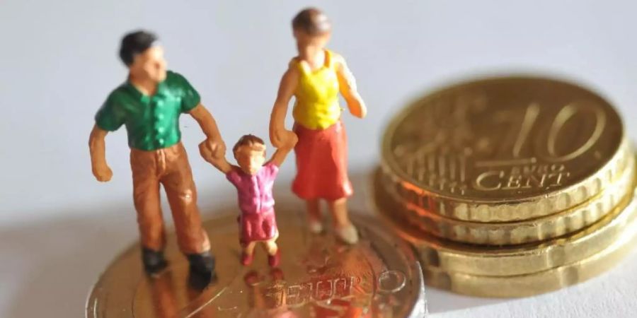 Ab dem kommenden Jahr sollen Familien 15 Euro mehr Kindergeld im Monat erhalten. Foto: picture alliance / dpa