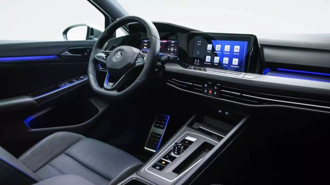 Das Interieur der achten Generation kann auch der R kaum aufwerten 2021 VW Golf R