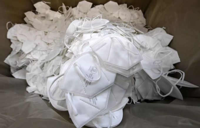 Die FFP2-Masken wurden nicht nach Afrika geliefert. (Symbolbild) ffp2 masken coronavirus