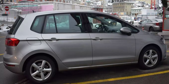 Am Personenwagen entstand geringer Sachschaden. Verkehrsunfall
