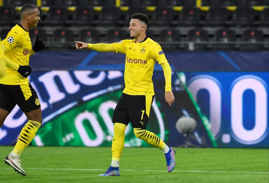 Jadon Sancho erhöht per Freistoss auf 2:0.