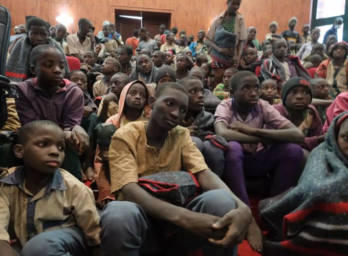 Nigeria Schüler: Die rund 300 Schuljungen nach ihrer Freilassung. Nigerian schoolboys released