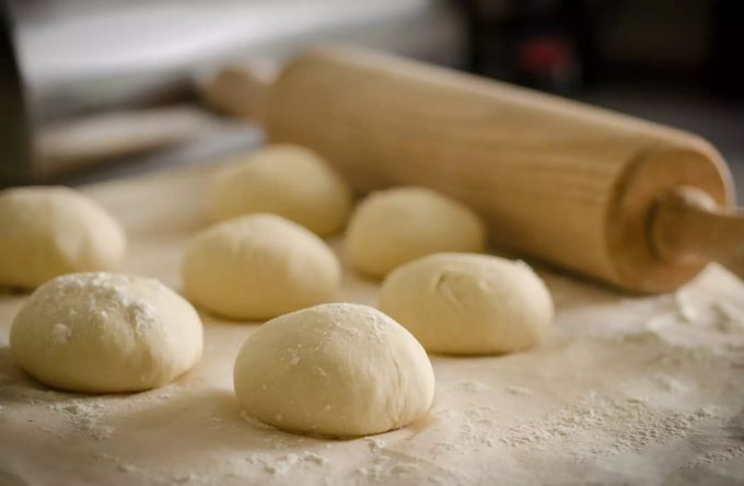 So backen Sie in nur 10 Minuten frische Brötchen