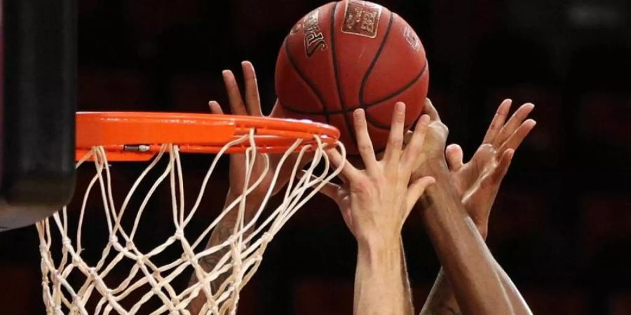 Der Spielplan der Basketball-Bundesliga wird von der Corona-Krise durcheinander gewirbelt. Foto: Adam Pretty/Getty Images Europe/Pool/dpa