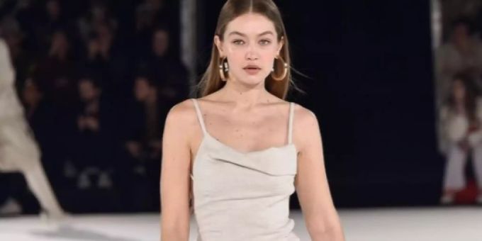 Vor 1 Jahr - Gigi Hadid war während Tom Ford-Laufstegshow schwanger