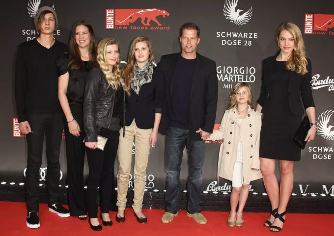 Die Familie Schweiger im Jahr 2011: Valentin Schweiger, Dana Schweiger, Luna Schweiger, Lilli Schweiger, Til Schweiger, Emma Schweiger and Svenja Holtmann, Til Schweiger
