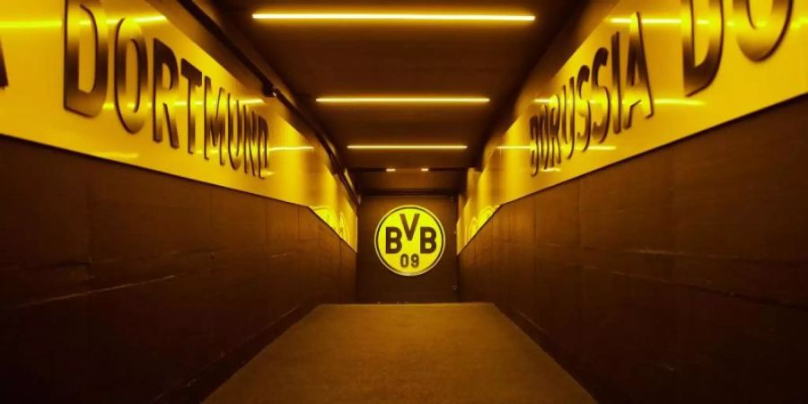 Borussia Dortmund hat sich in der Corona-Krise mit seinen Profis auf einen weiteren Gehaltsverzicht geeinigt. Foto: Bernd Thissen/dpa