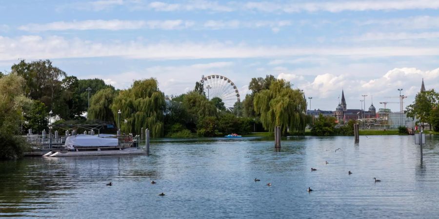 Aussicht vom Seeburg Park Kreuzlingen bis nach Konstanz (DE).