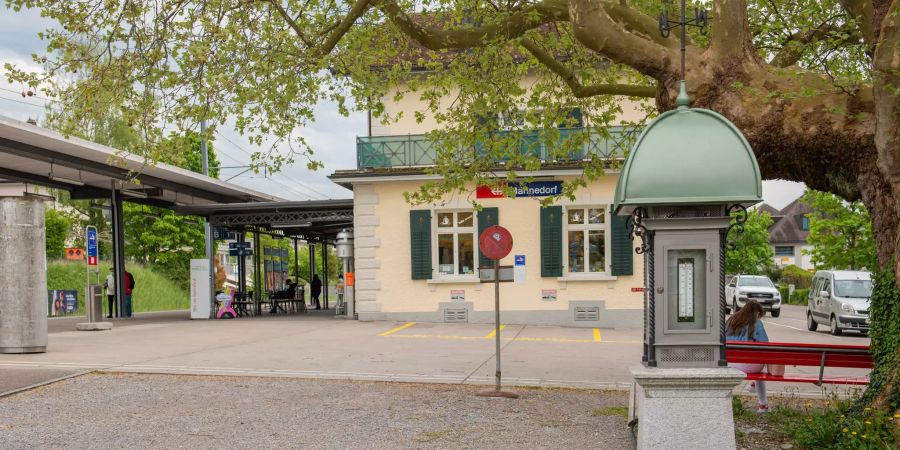Der Bahnhof im Kanton Zürich.