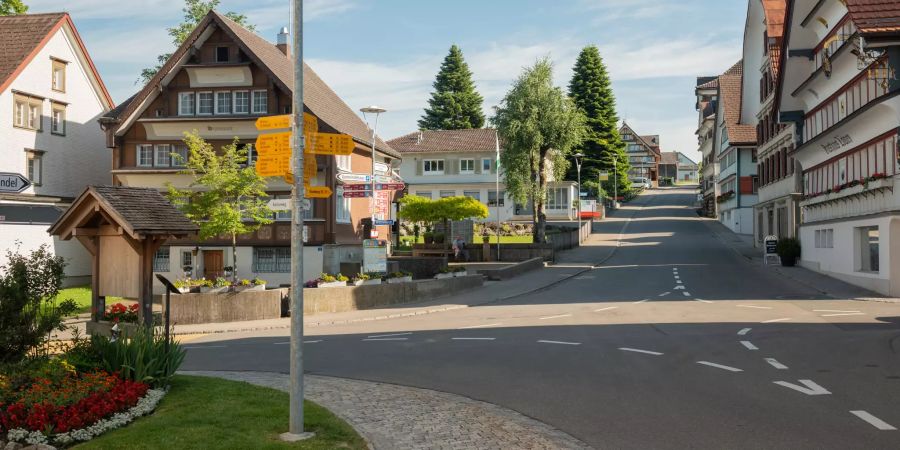 Hauptstrasse der Gemeinde Hemberg im Toggenburg im Kanton St. Gallen.