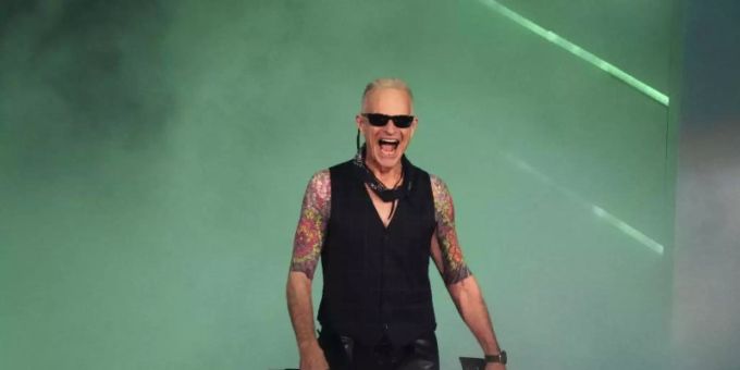 US-Rocker David Lee Roth beendet seine musikalische Karriere. Foto: Charles Sykes/Invision via AP/dpa/Archivbild US-Rocker David Lee Roth beendet seine musikalische Karriere. Foto: Charles Sykes/Invision via AP/dpa/Archivbild