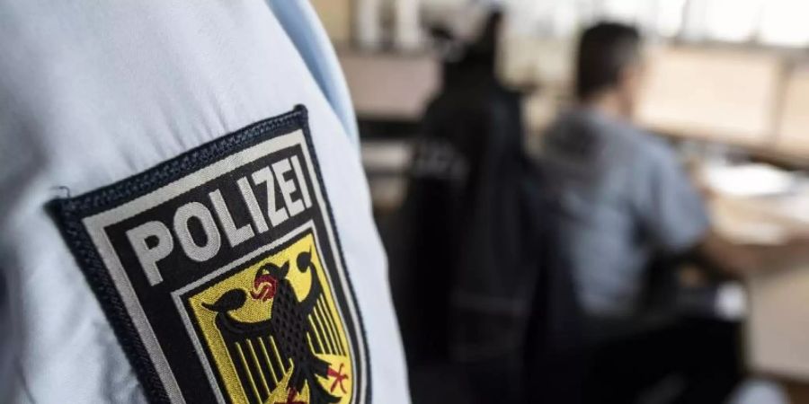Die Bundespolizei hat zwei ehemalige Bundeswehrsoldaten festgenommen, die unter dem Vedacht stehen, den Aufbau einer Söldnertruppe geplant zu haben. Foto: Boris Roessler/dpa/Symbolbild