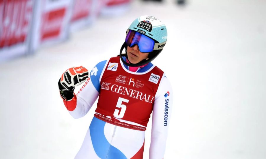 Wendy Holdener brach sich bei einem Sturz im Training beide Hände. (Archivbild)