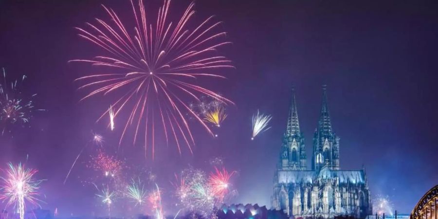 Feuerwerk in Köln. Foto: Christophe Gateau/dpa