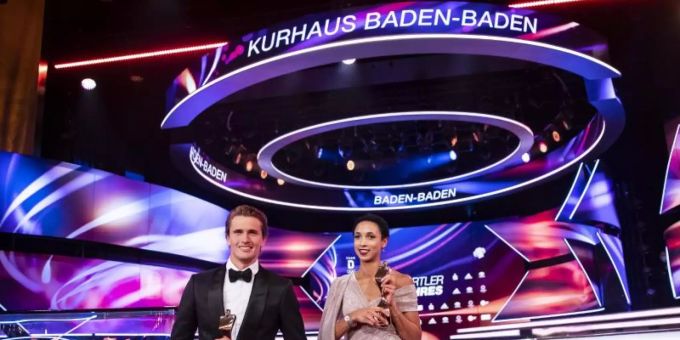 Tennisspieler Alexander Zverev (l) und Weitspringerin Malaika Mihambo sind die «Sportler des Jahres 2021». Foto: Tom Weller/dpa-Pool/dpa Tennisspieler Alexander Zverev (l) und Weitspringerin Malaika Mihambo sind die «Sportler des Jahres 2021». Foto: Tom Weller/dpa-Pool/dpa