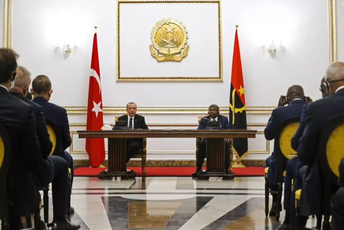 Der türkische Präsident Recep Tayyip Erdogan mit seinem Amtskollegen João Lourenço aus Angola. recep tayyip Erdogan