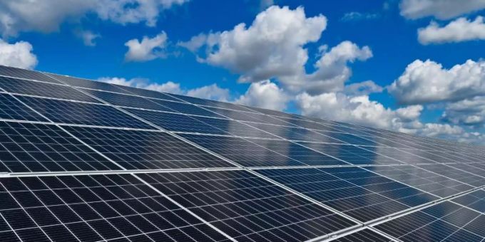 Die Solarbranche erwartet in den nächsten Jahren eine weitere Beschleunigung des Ausbaus der Sonnenenergie in Deutschland. Foto: Patrick Pleul/dpa-Zentralbild/dpa Die Solarbranche erwartet in den nächsten Jahren eine weitere Beschleunigung des Ausbaus der Sonnenenergie in Deutschland. Foto: Patrick Pleul/dpa-Zentralbild/dpa