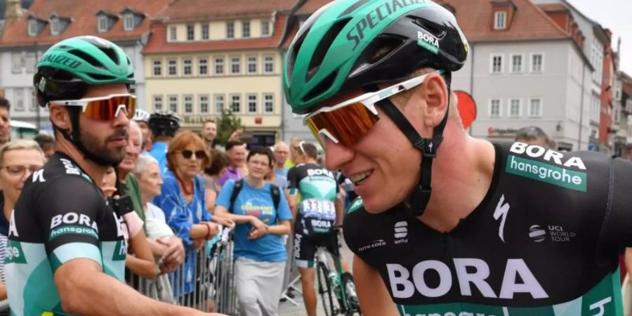 Pascal Ackermann (r) und Michael Schwarzmann vom Team Bora-Hansgrohe. Foto: Bernd Thissen/dpa