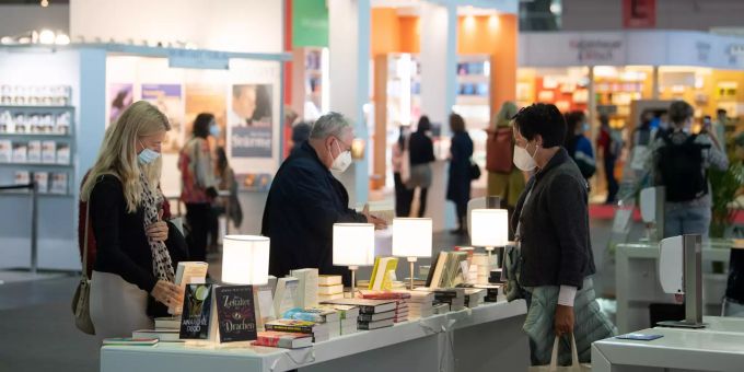 Besucher an der Frankfurter Buchmesse. Frankfurter Buchmesse 2021