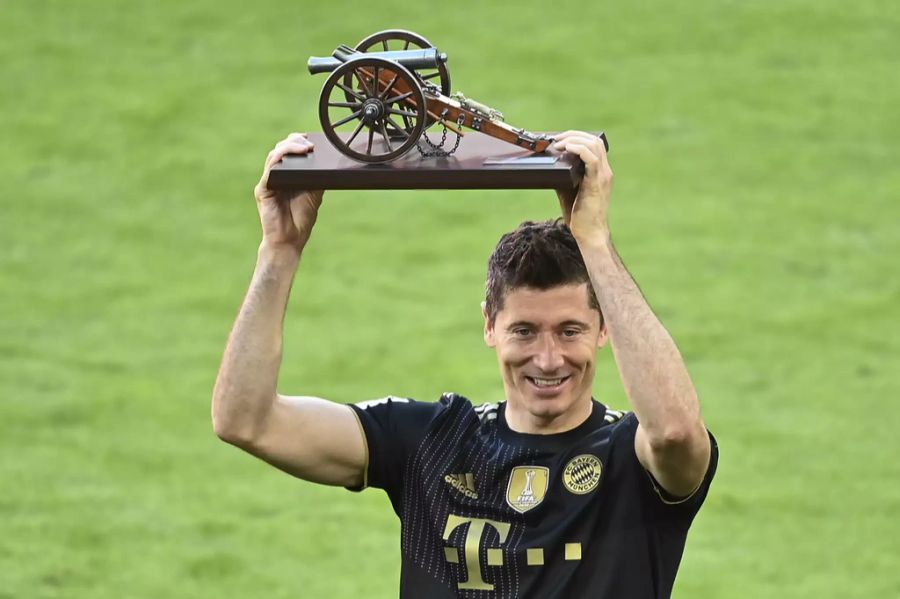 Robert Lewandowski sicherte sich mit einer Rekordmarke von 41 Bundesliga-Toren die Torjägerkanone.