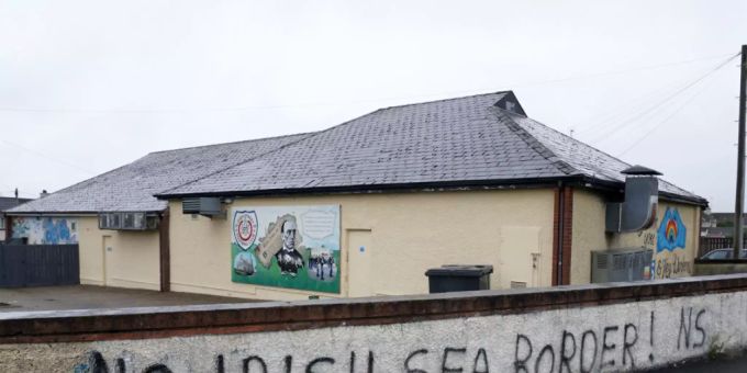 An einer Mauer steht «No Irish Sea Border» («Keine Grenze in der Irischen See»). Die Spannungen zwischen Protestanten und Katholiken haben seit dem Brexit wieder zugenommen. Brexit Nordirland