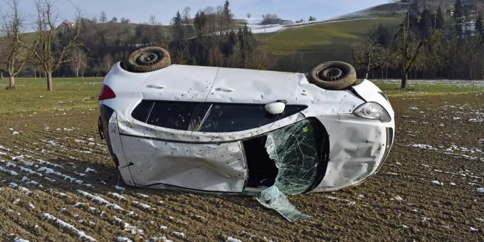 Beim Unfall entstand ein Sachschaden von mehreren Tausend Franken. Unfall