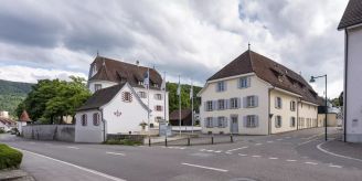 Aesch BL - Neues Bezahlsystem für die Parkplätze an der Angensteinerstr