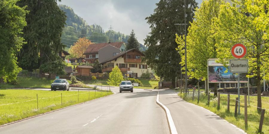 Die Dorfeinfahrt Quarten im Kanton St. Gallen.