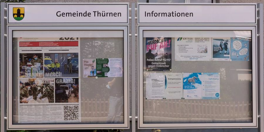 Infotafel der Gemeindeverwaltung Thürnen.