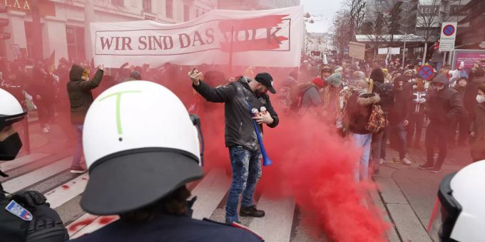 die Polizei im Einsatz bei einer Demonstration zum Coronavirus in Wien. Wien Coronavirus