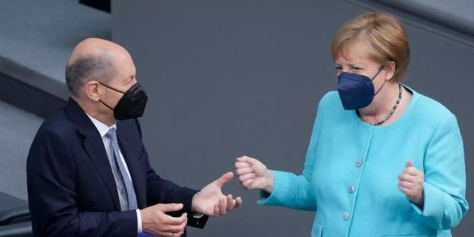 Angela Merkel über Olaf Scholz: «Ich hatte bei Herrn Scholz nicht immer den Eindruck, dass das Geld locker sitzt.». Foto: Kay Nietfeld/dpa/Archiv Angela Merkel über Olaf Scholz: «Ich hatte bei Herrn Scholz nicht immer den Eindruck, dass das Geld locker sitzt.». Foto: Kay Nietfeld/dpa/Archiv