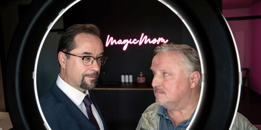 Boerne (l, Jan Josef Liefers) und Thiel (Axel Prahl) in einer Szene aus dem «Tatort - MagicMom».