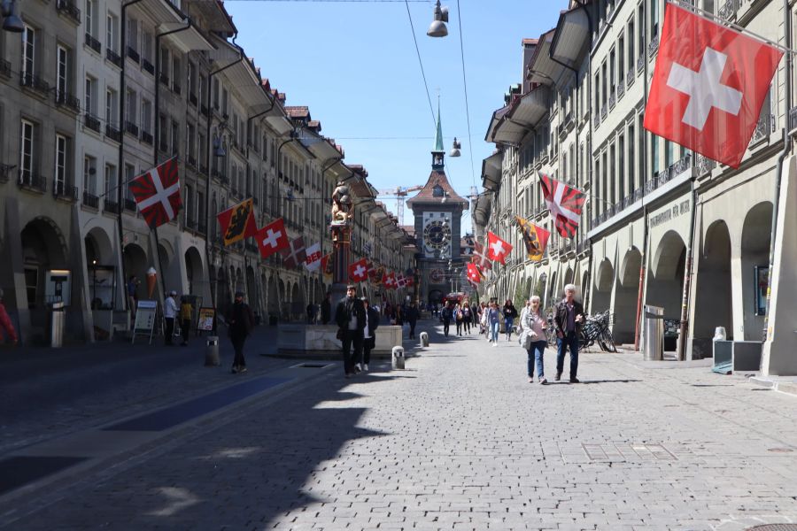 Die Altstadt Bern mit dem historischen Zytgloggeturm im Hintergrund.