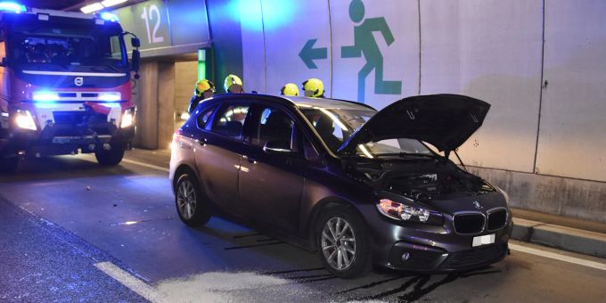 Emmetten NW: Selbstunfall im Seelisbergtunnel Emmetten NW: Selbstunfall im Seelisbergtunnel