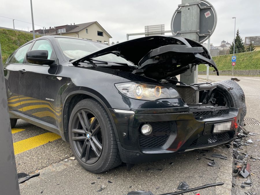 Durch den Unfall entstand ein enormer Sachschaden.
