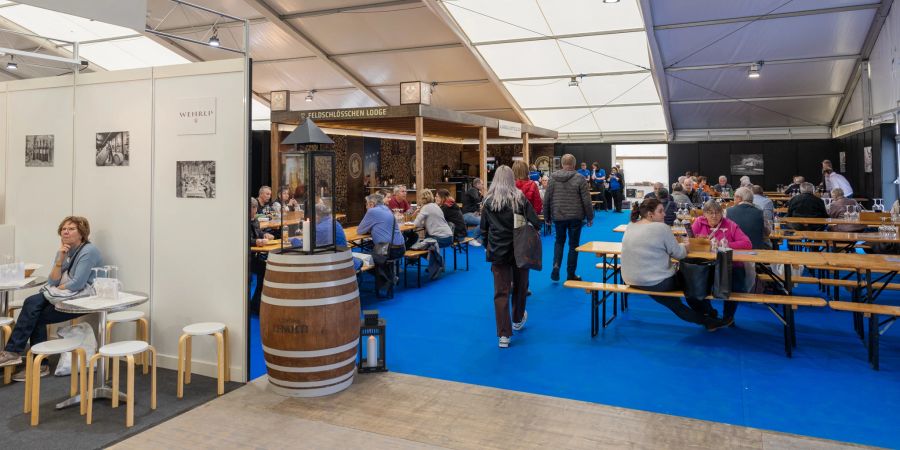 Im Biergarten bietet es sich an, eine kurze Pause einzulegen.