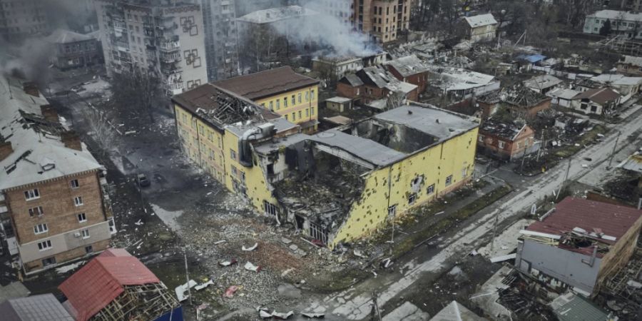 Eine Luftaufnahme von Bachmut, dem Schauplatz schwerer Kämpfe mit russischen Truppen in der Region Donezk, Ukraine. Foto: Libkos/AP