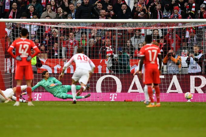 FC Bayern Festigt Leaderposition Mit 5:3-Heimsieg Gegen Augsburg