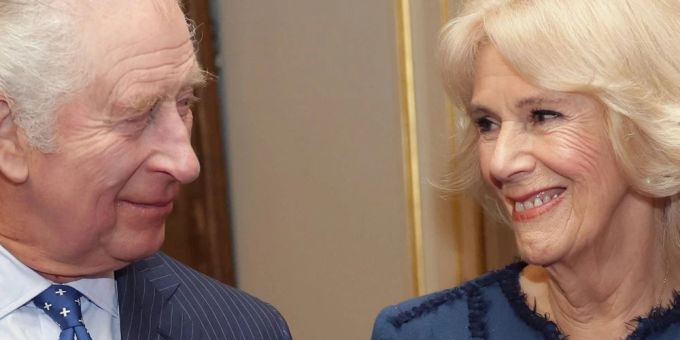 König Charles und Königsgemahlin Camilla gedenken ihrer verstorbenen Mütter zum Muttertag. König Charles und Königsgemahlin Camilla gedenken ihrer verstorbenen Mütter zum Muttertag.