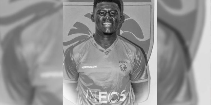 Defensiv-Talent - Fussballer (†21) kollabiert während Spiel und stirbt