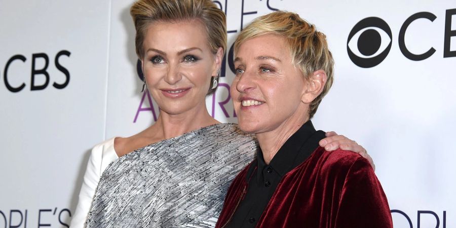 Schaupeielri Portia de Rossi und Ellen DeGeneres 2017 bei der Verleihung der «People's Choice Awards».