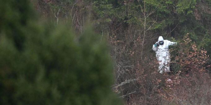 Bei der Suche nach einem vermissten 16-jährigen Mädchen aus Remshalden bei Stuttgart haben die Ermittler eine Leiche gefunden. Bei der Suche nach einem vermissten 16-jährigen Mädchen aus Remshalden bei Stuttgart haben die Ermittler eine Leiche gefunden.