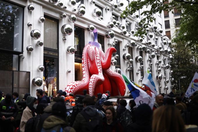 Der Hauptsitz von LVMH in Paris wurde von einem Protestzug angepeilt. LVMH