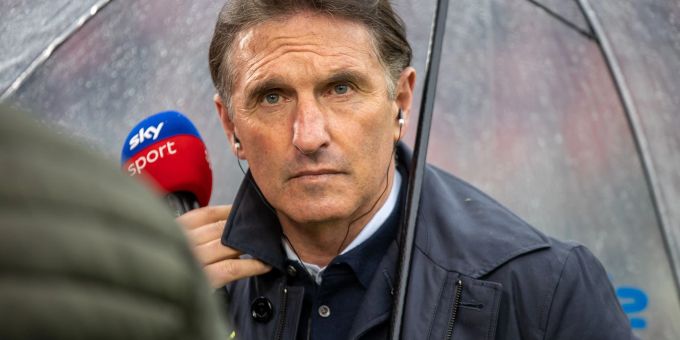Trainer Bruno Labbadia steht einem Medienbericht zufolge vor dem Aus als Trainer des VfB Stuttgart. Trainer Bruno Labbadia steht einem Medienbericht zufolge vor dem Aus als Trainer des VfB Stuttgart.