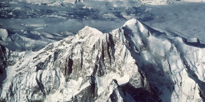 Am Montblanc-Gebirge in den Westalpen sind durch eine Lawine mindestens vier Menschen gestorben (Archivbild). Am Montblanc-Gebirge in den Westalpen sind durch eine Lawine mindestens vier Menschen gestorben (Archivbild).